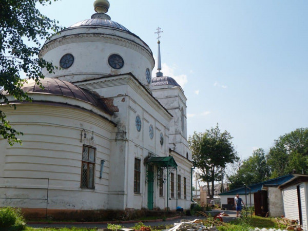 Труд от души в православном храме в селе Старцево