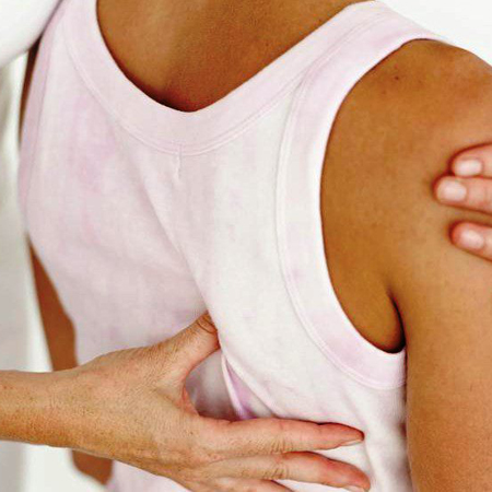 Почему болит спина выше поясницы и ниже лопаток справа