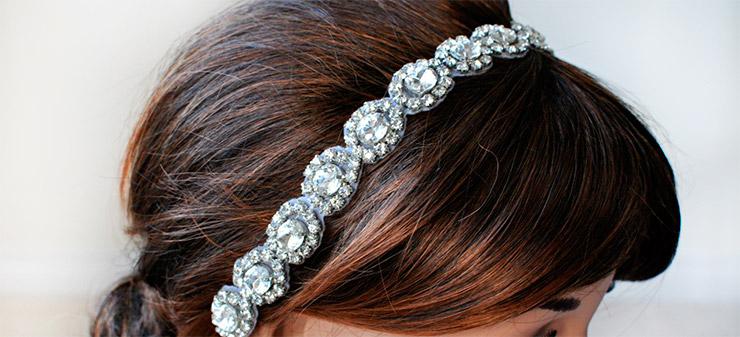 сдавливающий голову обруч для волос